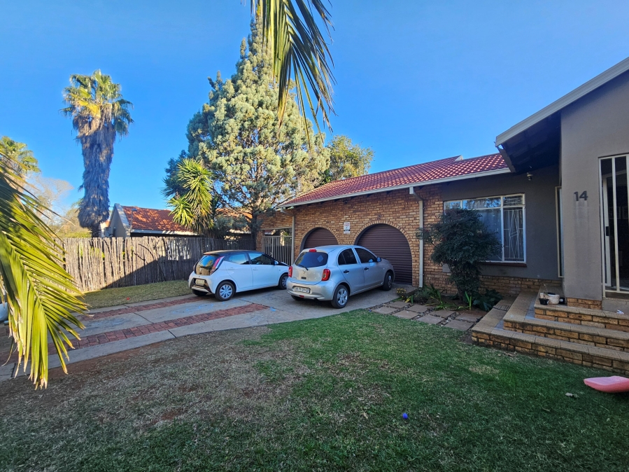 To Let 3 Bedroom Property for Rent in Wilkoppies North West